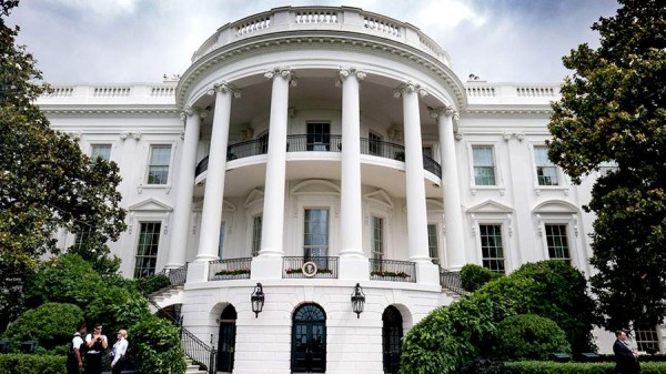 
                    NYT сообщила о возвращении Трампа в Белый дом после саммита на Аляске

        