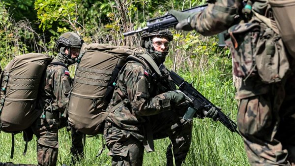 
                    Эксперт рассказал о манипуляциях Польши с военными расходами

        