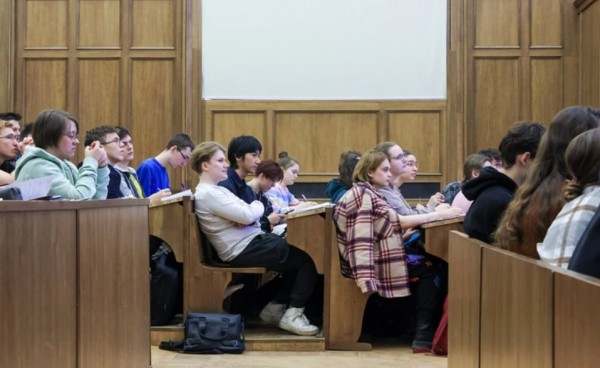 
                    В Россию с Украины вернули женщину с ребенком при посредничестве Катара
                