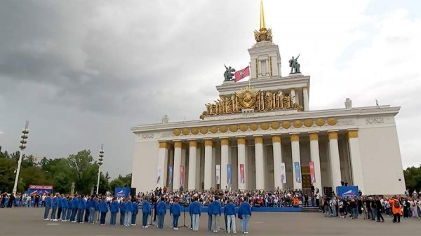 
                    В шествиях ко Дню физкультурника на ВДНХ приняли участие более 3 тыс. человек

        