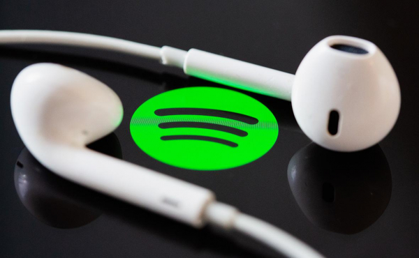 
                    На Украине призвали запретить российскую музыку на Apple Music и Spotify
                