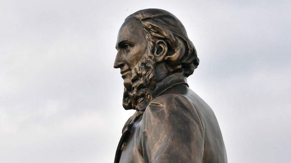 
                    В Крыму заявили о готовности забрать снесенный в Карабахе памятник Айвазовскому

        