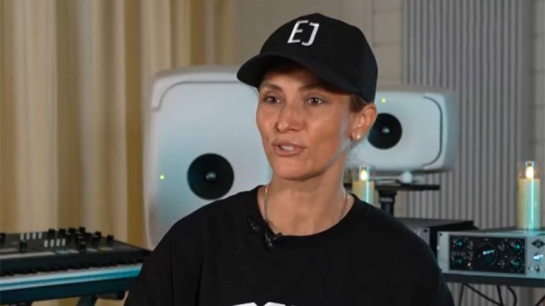 Елена Джая отметила вклад Виктора Цоя в культуру России
Елена Джая отметила вклад Виктора Цоя в культуру России