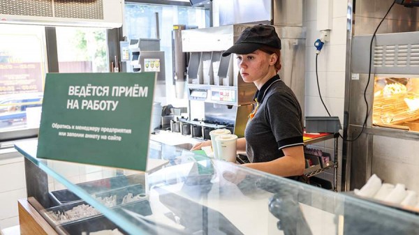 
                    Сервисы рассказали о росте числа вакансий для подростков в нескольких сферах

        
