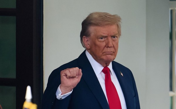 Трамп пригрозил телеканалам NBC и ABC лишением лицензий
Трамп пригрозил телеканалам NBC и ABC лишением лицензий