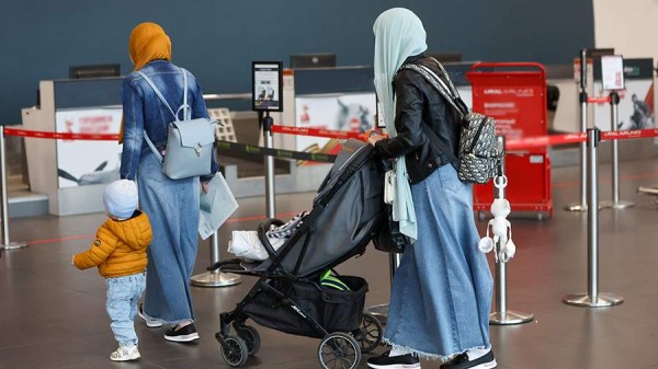 
                    В Госдуме предложили запретить трудовым мигрантам привозить семьи в Россию

        