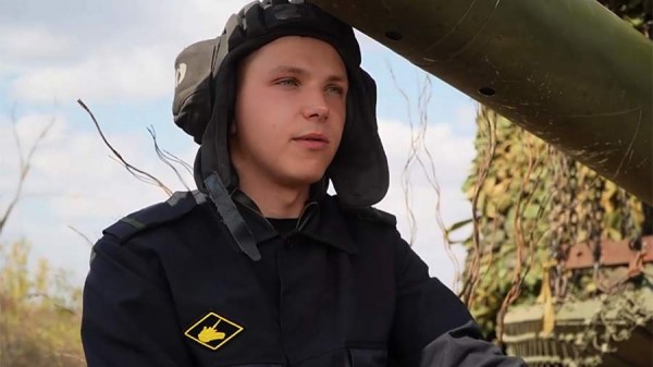 Братья-танкисты экипажа Т-90М рассказали о своей работе по освобождению ДНР
Братья-танкисты экипажа Т-90М рассказали о своей работе по освобождению ДНР