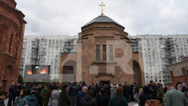 В Москве началось прощание с кинорежиссером Кеосаяном
В Москве началось прощание с кинорежиссером Кеосаяном