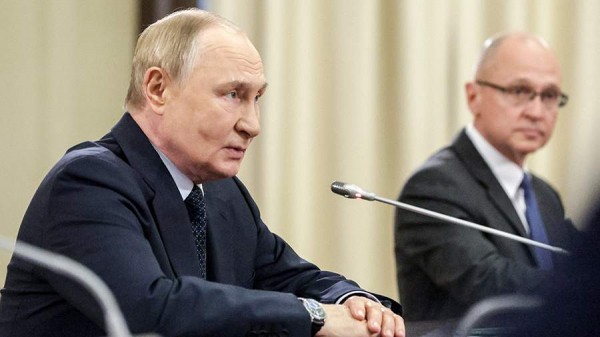 
                    Путин объяснил снижение темпов роста экономики работой над ее стабильностью

        
