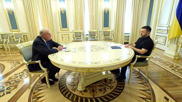 
                    Зеленский раскрыл детали встречи со спецпредставителем Трампа Келлогом

        