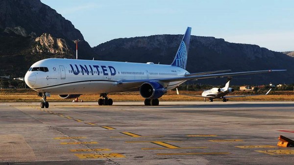 
                    Пять человек пострадали при аварийной посадке самолета United Airlines в Японии

        