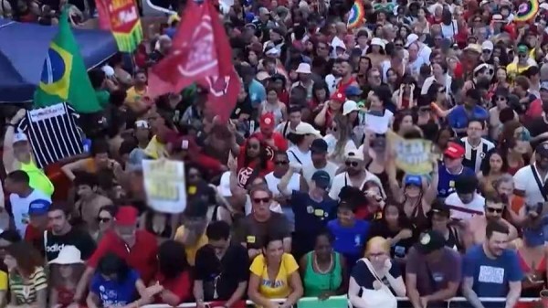 Жители Бразилии вышли на митинги против амнистии Болсонару
Жители Бразилии вышли на митинги против амнистии Болсонару