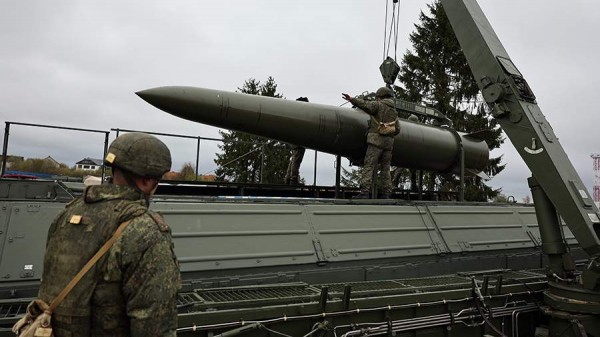 
                    Путин отметил готовность РФ ответить на угрозы с помощью военно-технических мер

        