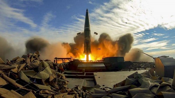 
                    Минобороны РФ сообщило о четырех групповых ударах по военным целям на Украине

        