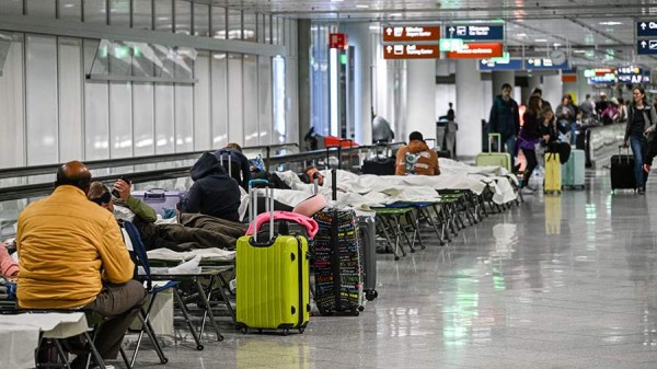 
                    Аэропорт Мюнхена закрыли из-за неопознанных БПЛА

        