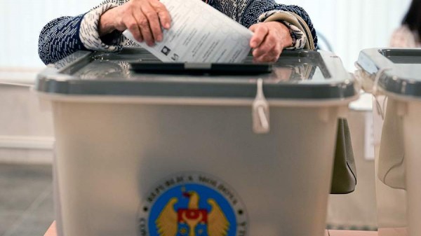 Захарова назвала выборы в Молдавии манипуляцией с демократией
Захарова назвала выборы в Молдавии манипуляцией с демократией