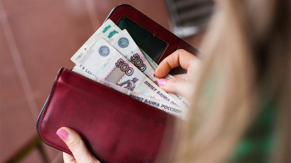 
                    В Роскачестве рассказали о случаях обязательной выплаты 13-й зарплаты

        