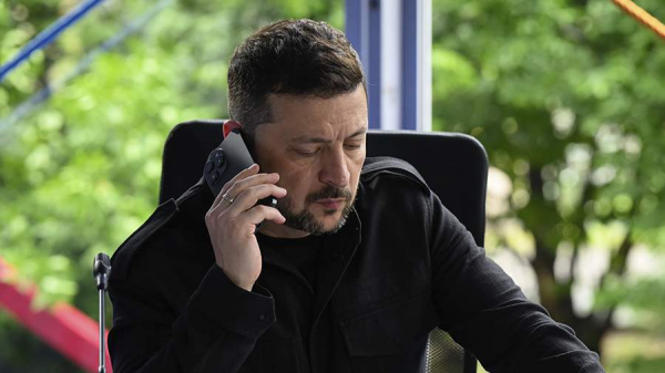 Зеленский провел разговор с премьер-министром Британии перед встречей с Трампом
Зеленский провел разговор с премьер-министром Британии перед встречей с Трампом