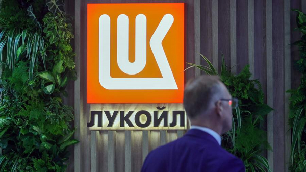 
                    Песков заявил о необходимости учитывать интересы &laquo;Лукойла&raquo; при сделке с Carlyle

        