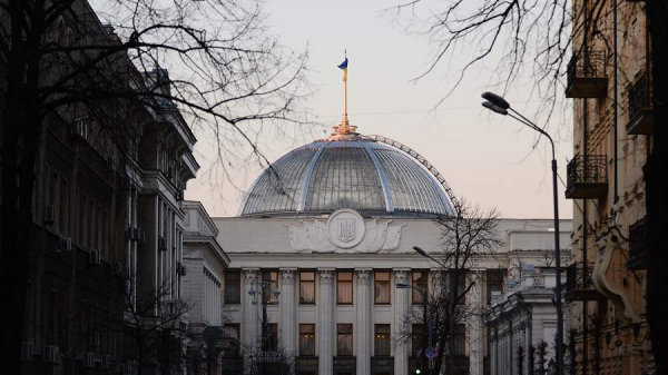 
                    Макрон призвал к&nbsp;полному вовлечению Европы в&nbsp;переговоры по&nbsp;Украине

        