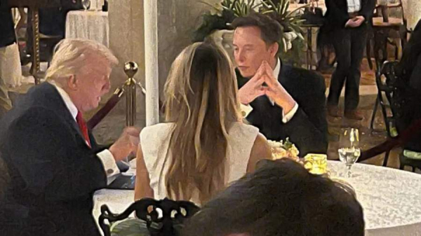 
                    Илон Маск поужинал с Трампом и первой леди США

        