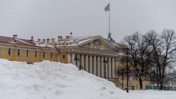 
                    Власти Петербурга назвали главную проблему уборки после снегопадов

        