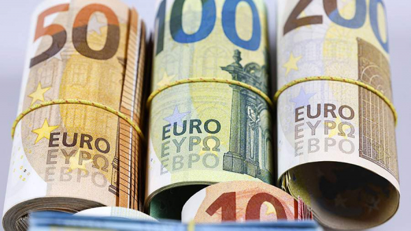 
                    Журналист отметил судорожное стремление Зеленского заполучить кредит на &euro;90 млрд

        