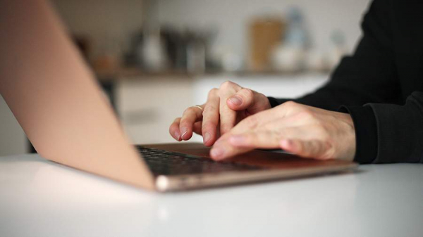 
                    Эксперт рассказал о росте мошеннических сайтов с продажей MacBook Neo

        