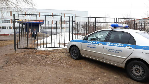 
                    Стали известны подробности нападения подростка на учителя в Пермском крае

        