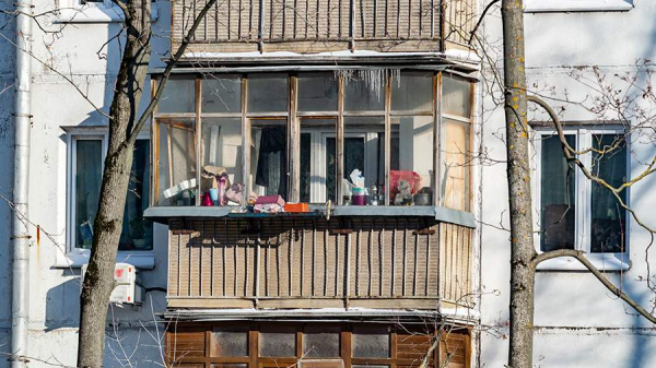 
                    Юрист предупредила об уголовной ответственности за выброс мусора из окна

        