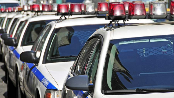 
                    Два человека погибли в результате ограбления банка в штате Кентукки

        