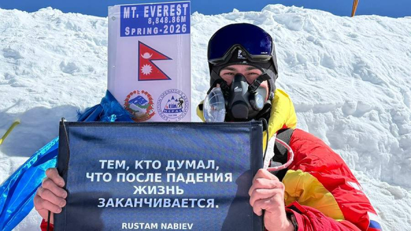 Взошедший на Эверест на одних руках параальпинист рассказал о страхе высоты
Взошедший на Эверест на одних руках параальпинист рассказал о страхе высоты