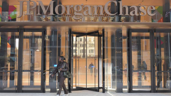 Сотрудник JPMorgan потребовал огромные отступные за молчание о домогательствах
Сотрудник JPMorgan потребовал огромные отступные за молчание о домогательствах