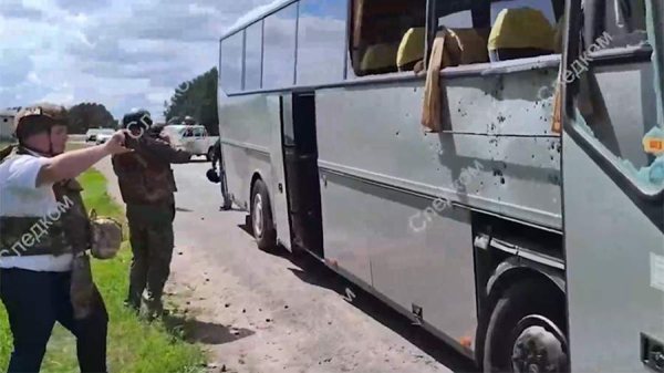 Появились кадры с места удара ВСУ по автобусу с детьми в Брянской области
Появились кадры с места удара ВСУ по автобусу с детьми в Брянской области