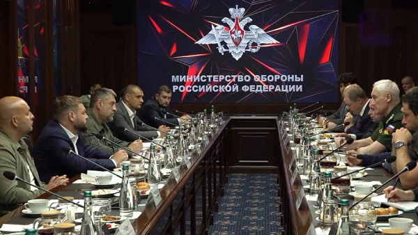 
                    Белоусов провел встречу с освещающими СВО военкорами. Главное

        