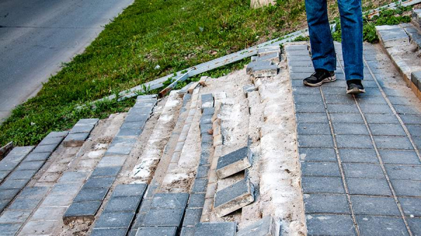 
                    В Днепропетровске прохожие забросали сотрудников ТЦК тротуарной плиткой

        
