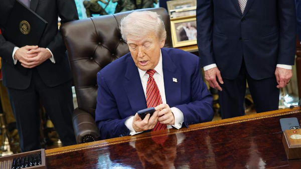 
                    Axios сообщил о телефонном звонке Трампа и Зеленского

        