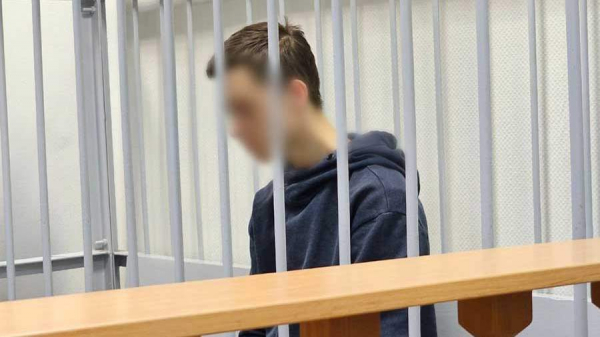 
                    Суд арестовал на два месяца напавшего на педагогов в Архангельске юношу

        