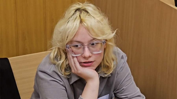 
                    Суд не принял протокол на уличную певицу Наоко о дискредитации армии

        