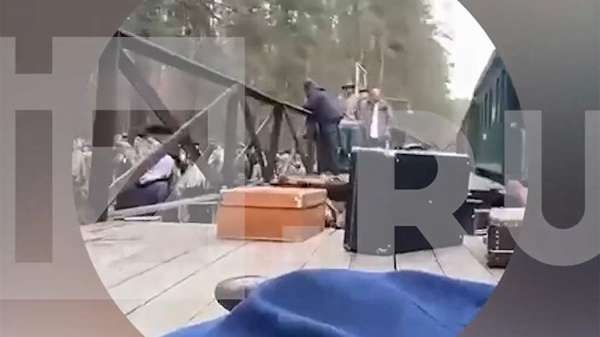 Опубликовано видео с места ЧП на киносъемках в Ленобласти
Опубликовано видео с места ЧП на киносъемках в Ленобласти