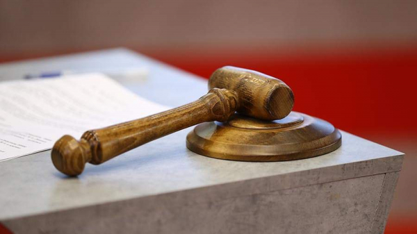 
                    Суд арестовал одного из фигурантов дела об отравлении алкоголем в Ленобласти

        