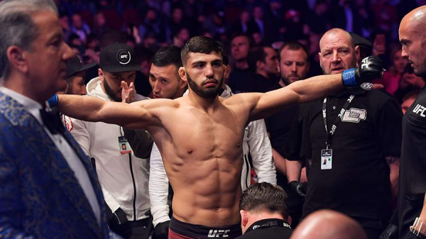 Поединок за титул чемпиона UFC между Махачевым и Царукяном отменен
